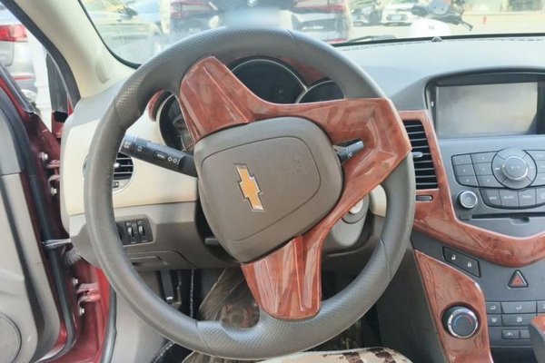 Chevrolet Cruze 2015, 70100 км, за 2573 USD - фото 11