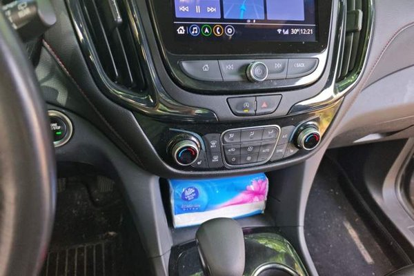 Chevrolet Equinox 2021, 62200 км, за 12226 USD - фото 10