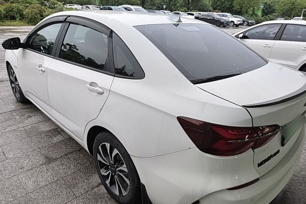 Chevrolet Monza 2020, 23000 км, за 8033 USD