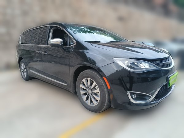 Chrysler Grand Voyager PHEV 2019, 27799 км, за 21949 USD