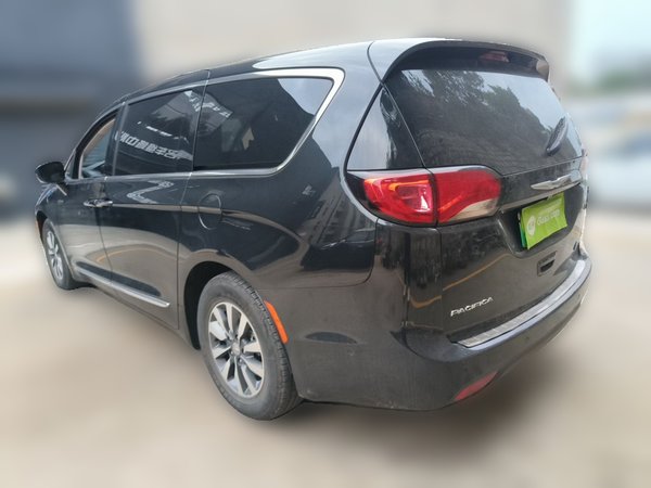Chrysler Grand Voyager PHEV 2019, 27799 км, за 21949 USD