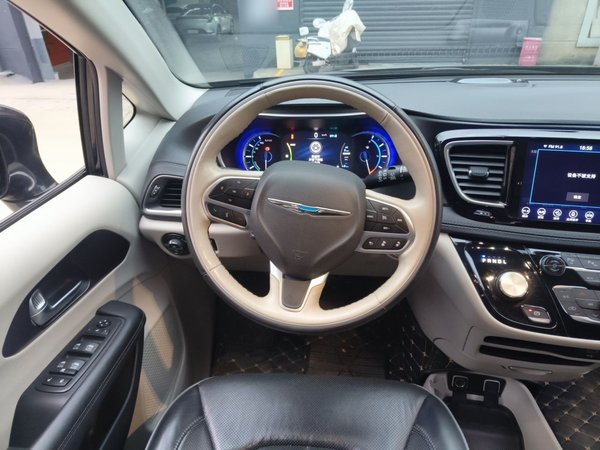 Chrysler Grand Voyager PHEV 2019, 27799 км, за 21949 USD - фото 11