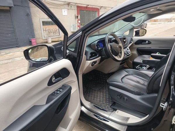 Chrysler Grand Voyager PHEV 2019, 27799 км, за 21949 USD - фото 17