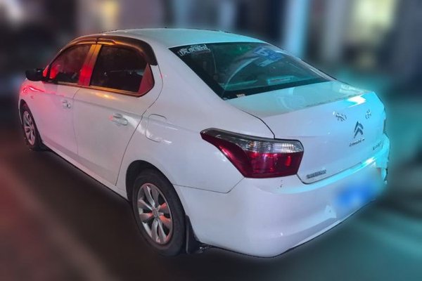 Citroen Elysee 2014, 95300 км, за 2572 USD