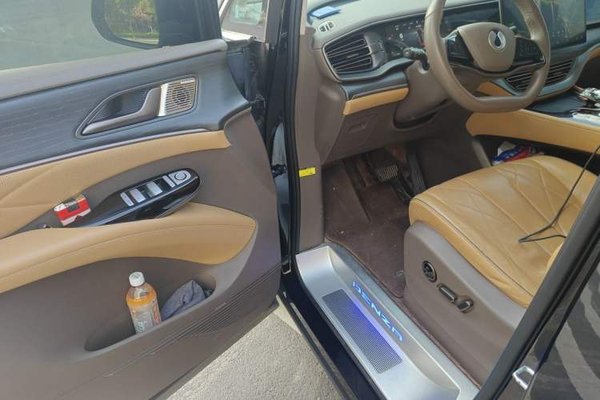 Denza D9 2022, 111900 км, за 27128 USD