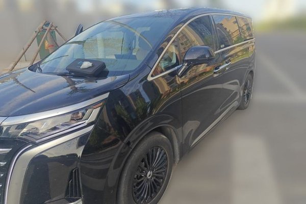 Denza D9 · 2022 год