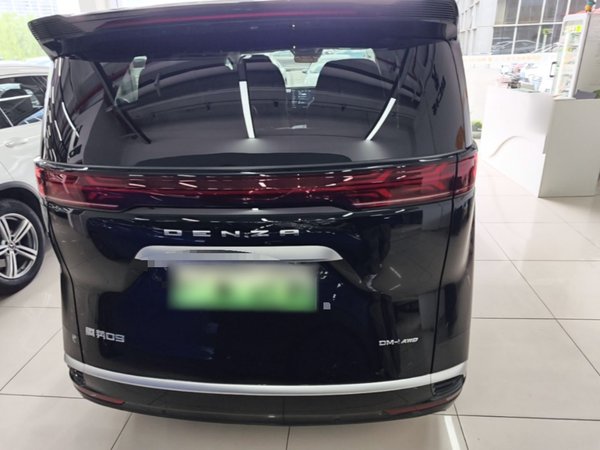 Denza D9 2022, 67900 км, за 33285 USD