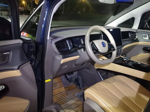 Denza D9 2022, 83400 км, за 28958 USD