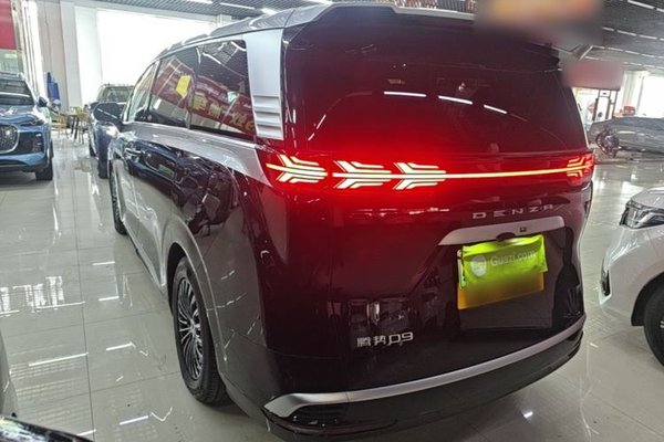 Denza D9 2024, 6900 км, за 37892 USD