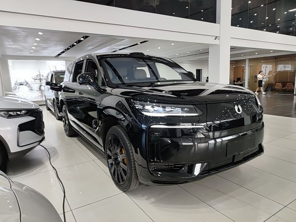 Denza N9 2025, 14300 км, за 48636 USD