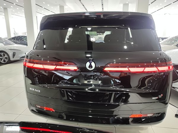 Denza N9 2025, 14300 км, за 48636 USD