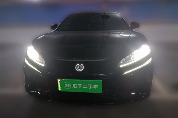 Denza Z9 2024, 4200 км, за 34175 USD