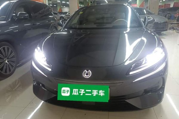 Denza Z9 2024, 12300 км, за 32943 USD