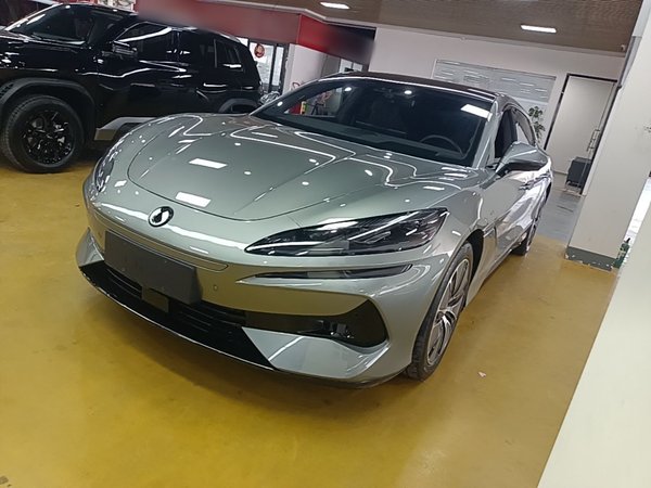Denza Z9GT · 2024 год