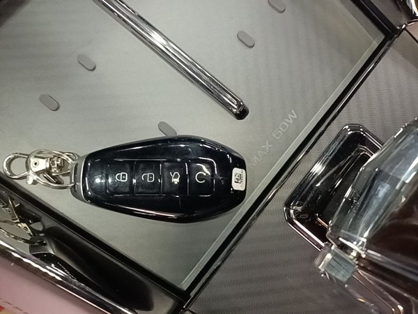Denza Z9GT 2024, 13200 км, за 35545 USD - фото 12