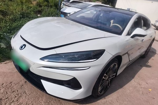 Denza Z9GT · 2024 год