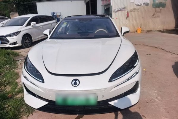 Denza Z9GT 2024, 9100 км, за 38038 USD