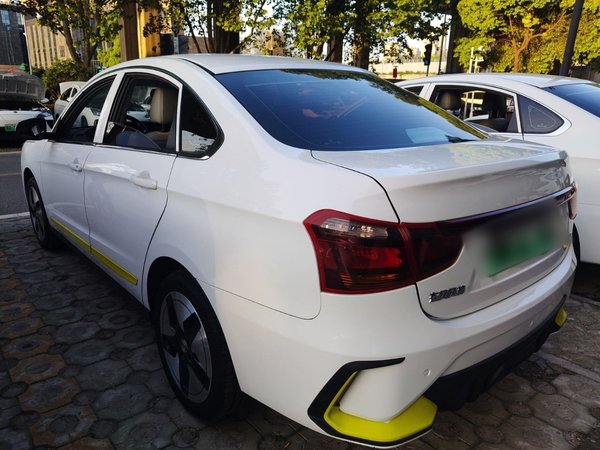 Dongfeng Aeolus E70 · 2023 год