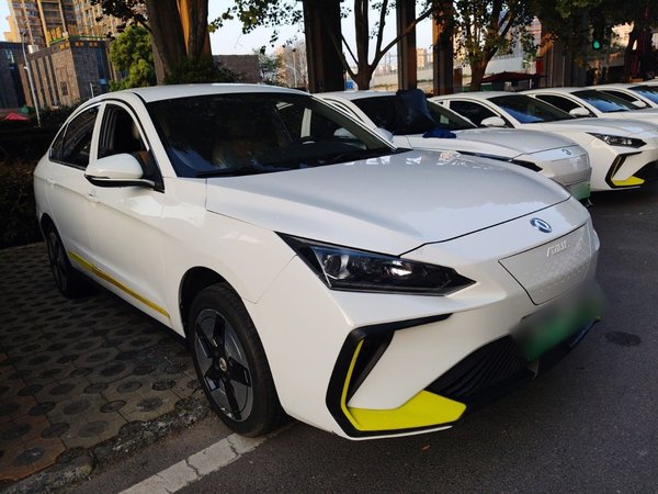 Dongfeng Aeolus E70 · 2023 год