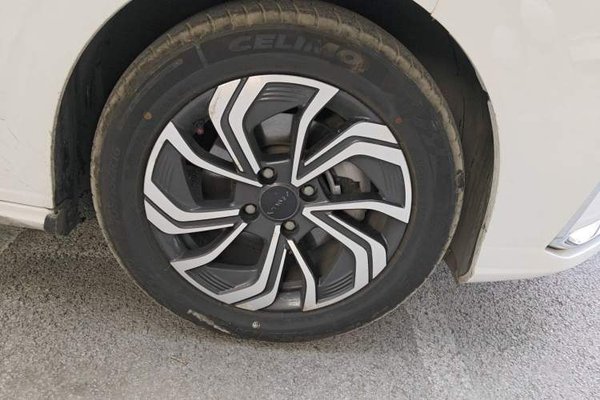 Dongfeng Aeolus Yixuan 2021, 30000 км, за 6096 USD