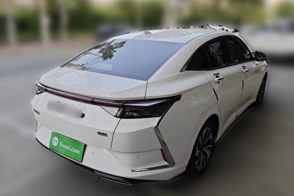 Dongfeng Aeolus Yixuan 2021, 30000 км, за 6096 USD