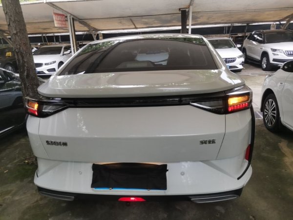 Dongfeng Aeolus Yixuan 2025, 2600 км, за 10250 USD
