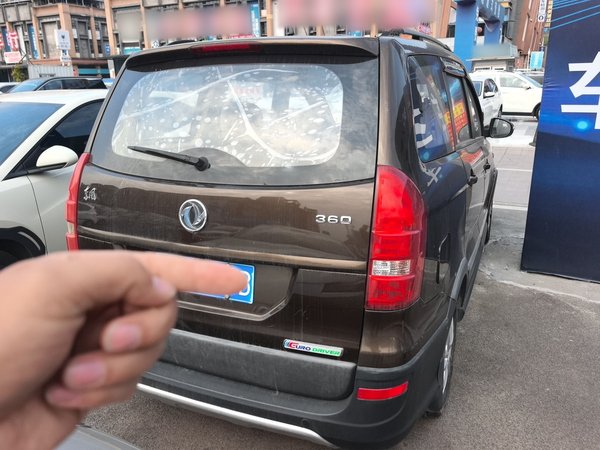 Dongfeng Fengon 360 2015, 93200 км, за 4031 USD