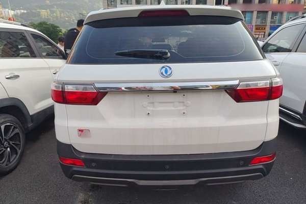 Dongfeng Fengon S560 2018, 27000 км, за 5098 USD