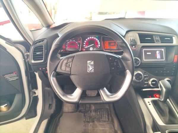 5 2015 1.6T Elegant Edition THP160, 2015 года