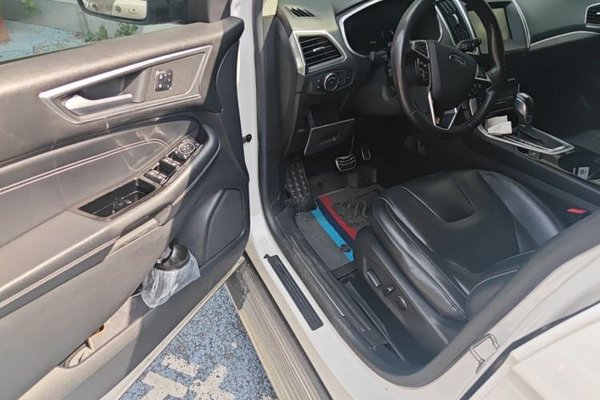 Ford Edge 2015, 77900 км, за 9833 USD - фото 13