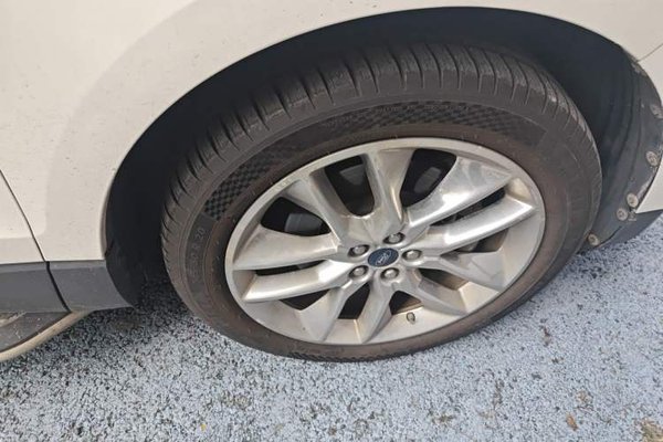 Ford Edge 2015, 77900 км, за 9833 USD