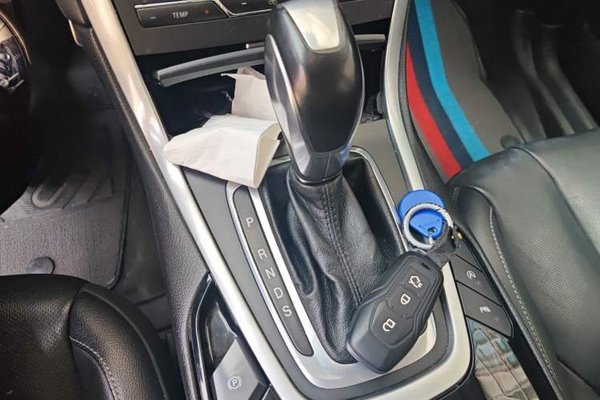 Ford Edge 2015, 77900 км, за 9833 USD - фото 11