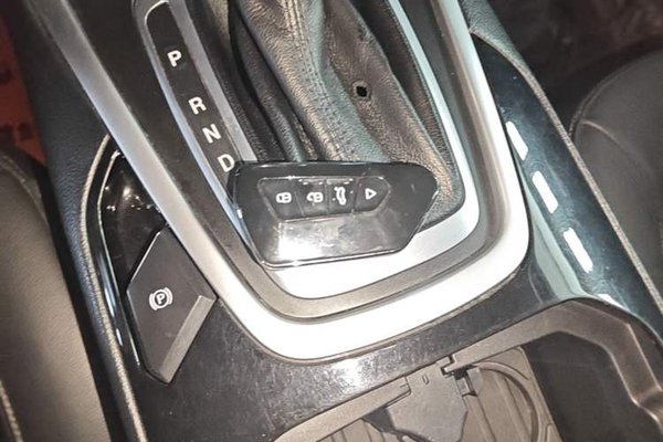 Ford Edge 2015, 83300 км, за 9171 USD - фото 23
