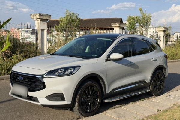 Ford Escape · 2024 год