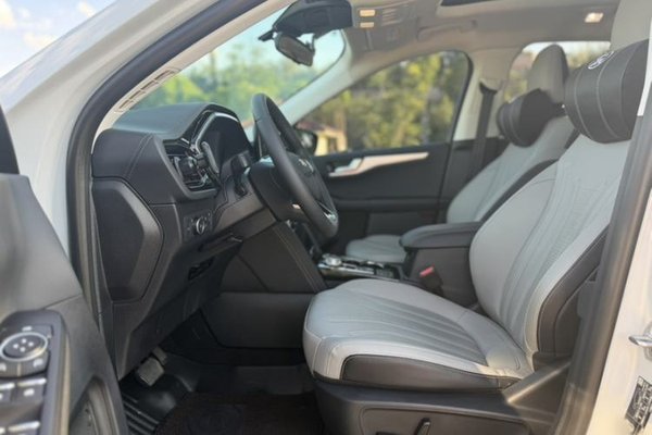 Ford Escape 2024, 28400 км, за 16028 USD - фото 10