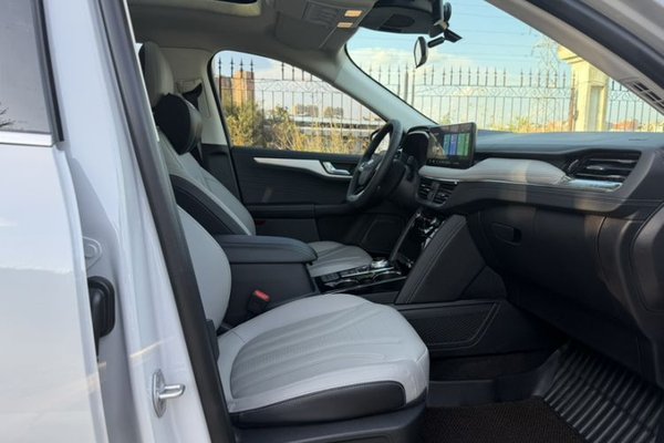 Ford Escape 2024, 28400 км, за 16028 USD - фото 14
