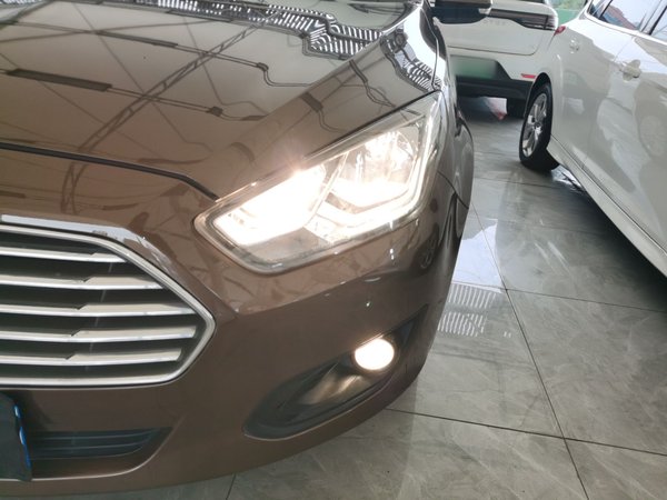 Ford Escort 2015 1.5L Automatic Comfort Model, 2015 года