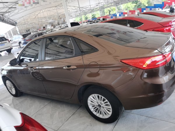 Ford Escort 2015, 104200 км, за 5110 USD