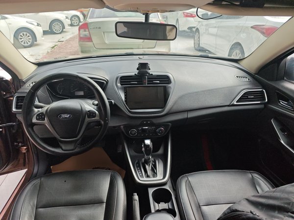 Ford Escort 2015, 115600 км, за 5467 USD - фото 13