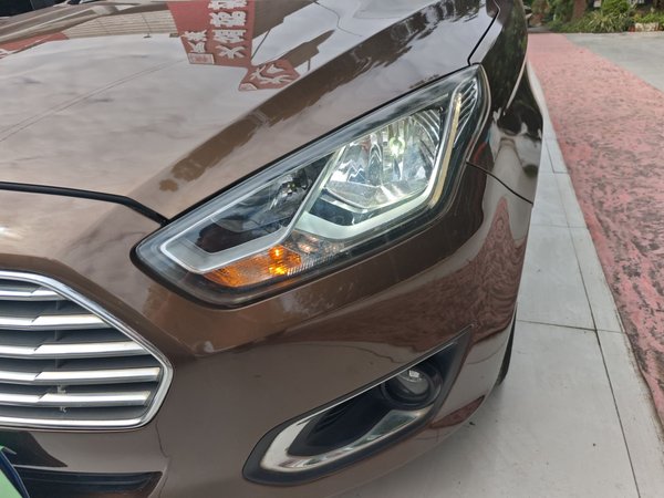 Ford Escort 2015, 115600 км, за 5467 USD - фото 9