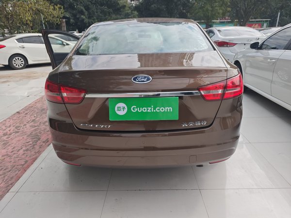 Ford Escort 2015, 115600 км, за 5467 USD