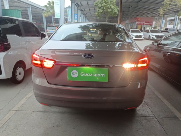 Ford Escort 2015, 125300 км, за 4956 USD - фото 6