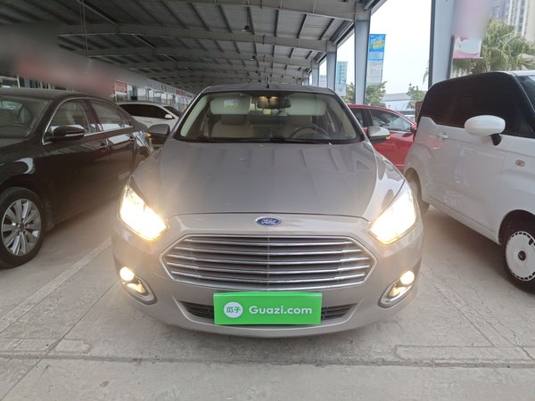 Ford Escort 2015, 125300 км, за 4956 USD