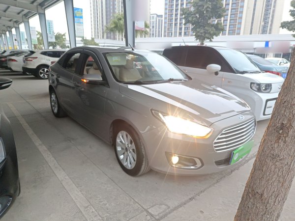 Ford Escort 2015, 125300 км, за 4956 USD