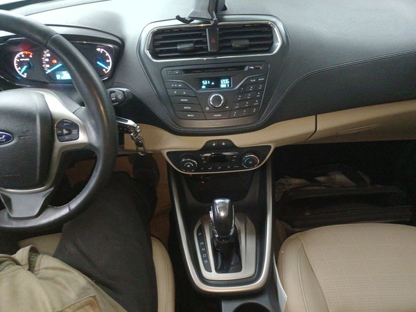 Ford Escort 2015, 125300 км, за 4956 USD - фото 15