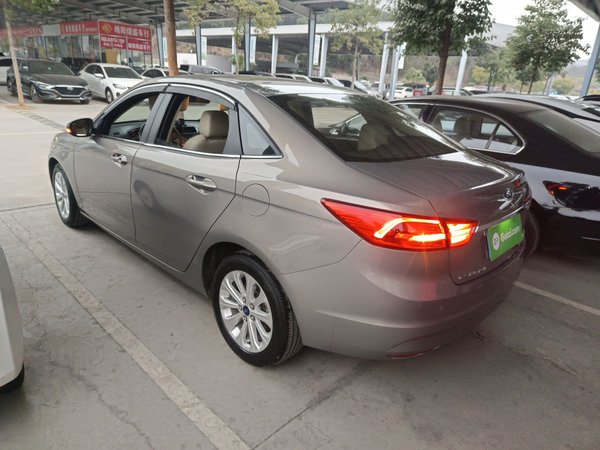 Ford Escort 2015, 125300 км, за 4956 USD