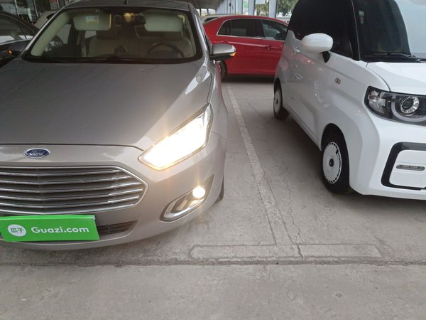 Ford Escort 2015, 125300 км, за 4956 USD