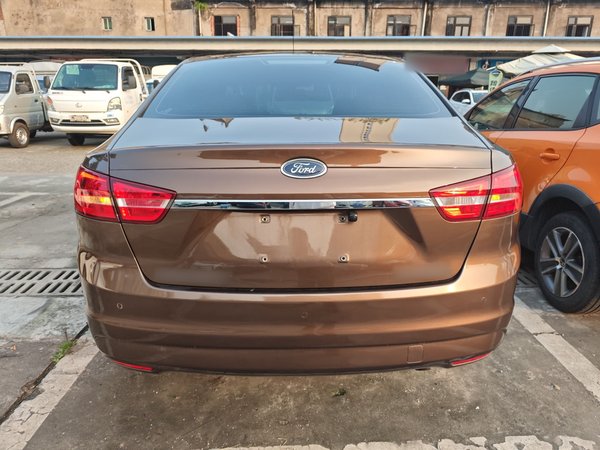 Ford Escort 2015, 92800 км, за 4959 USD