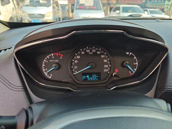 Ford Escort 2015, 92800 км, за 4959 USD - фото 15