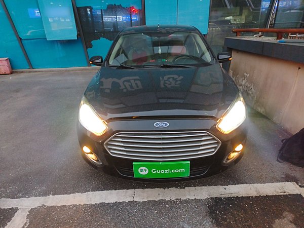 Ford Escort 2015 1.5L Automatic Fashion Model, 2015 года